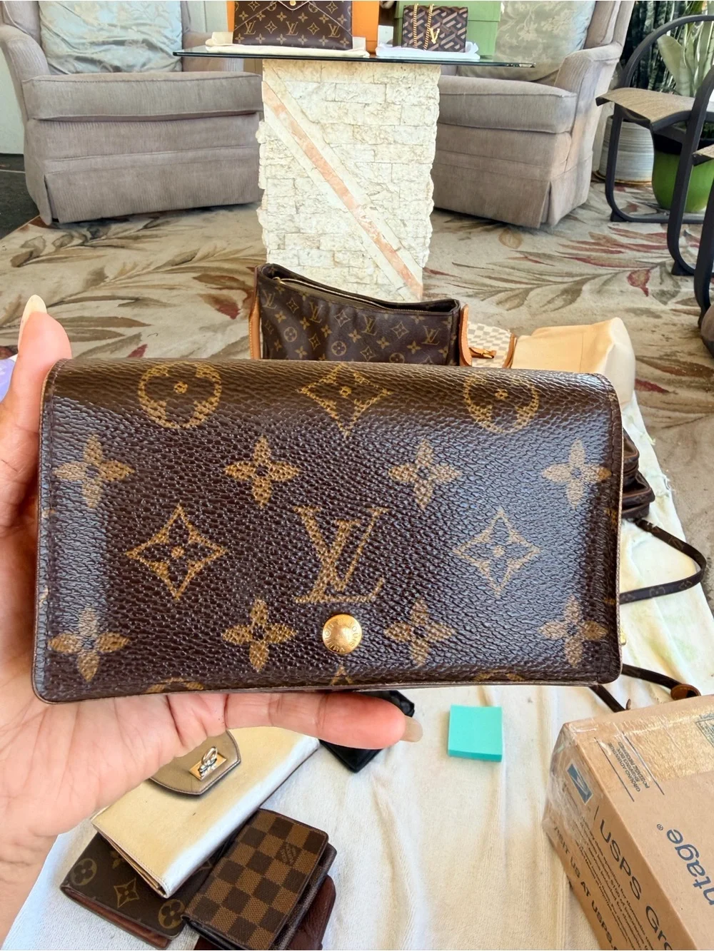Sold!!Louis Vuitton Slim Compact Wallet Monogram CT8063💝💝💝